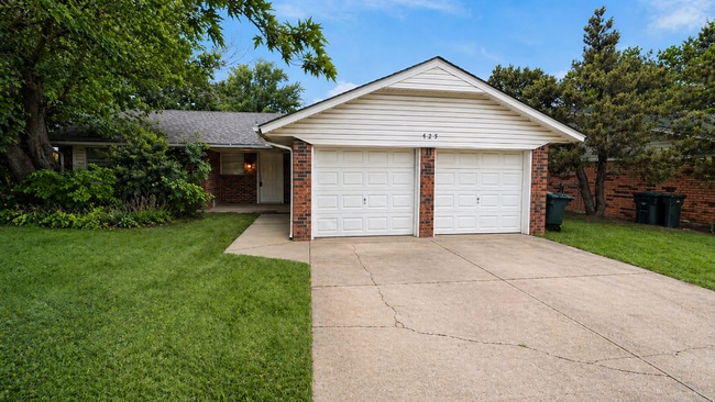 Photo - 725 Howard Ct House