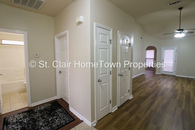 Foto del edificio - 315 Fox Run Ln
