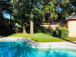 Building Photo - 2123 Lakeville Dr
