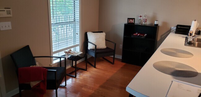 Foto del edificio - 1064 N Montgomery St