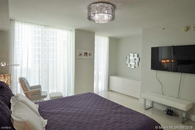 Building Photo - 3 br, 3 bath Condo - 6000 Collins Ave # 5422
