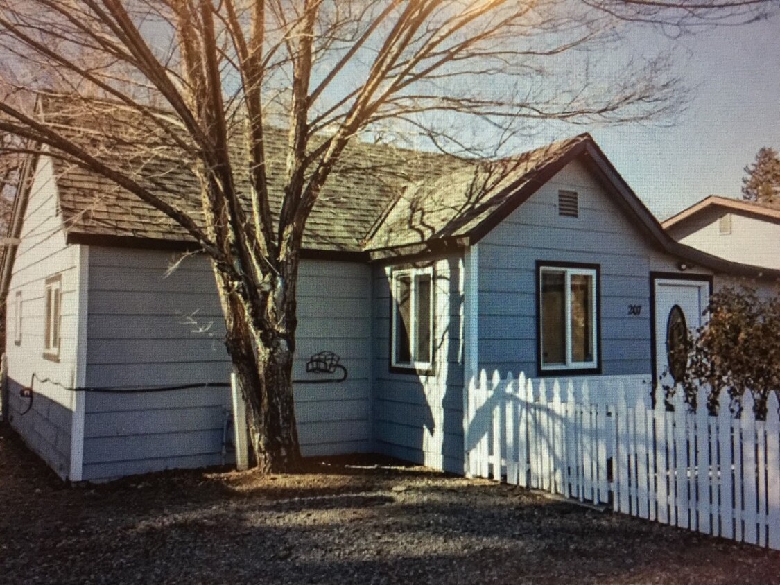 Kittitas Cottage - 207 N Pierce St