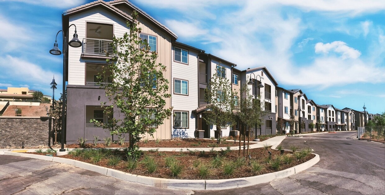 The Vineyards Apartments Apartments Porter Ranch, CA