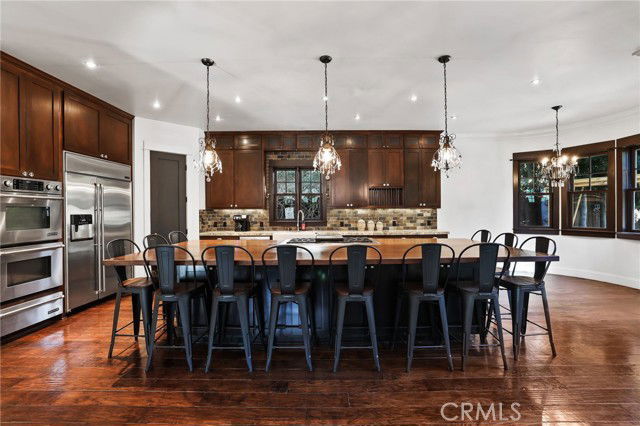 Foto del edificio - 250 Santo Tomas Ave