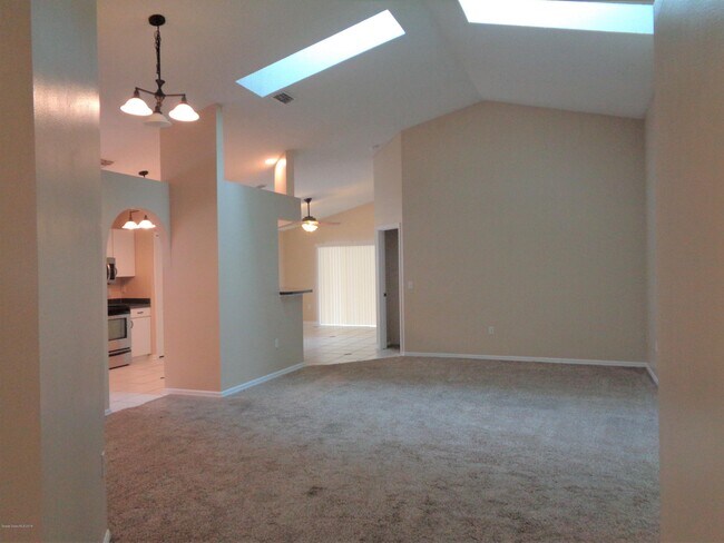 Building Photo - 2600 Alicia Ln