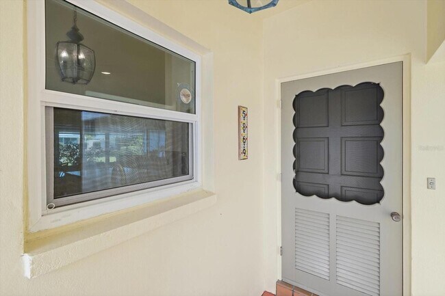 Foto del edificio - 5869 Tidewood Ave