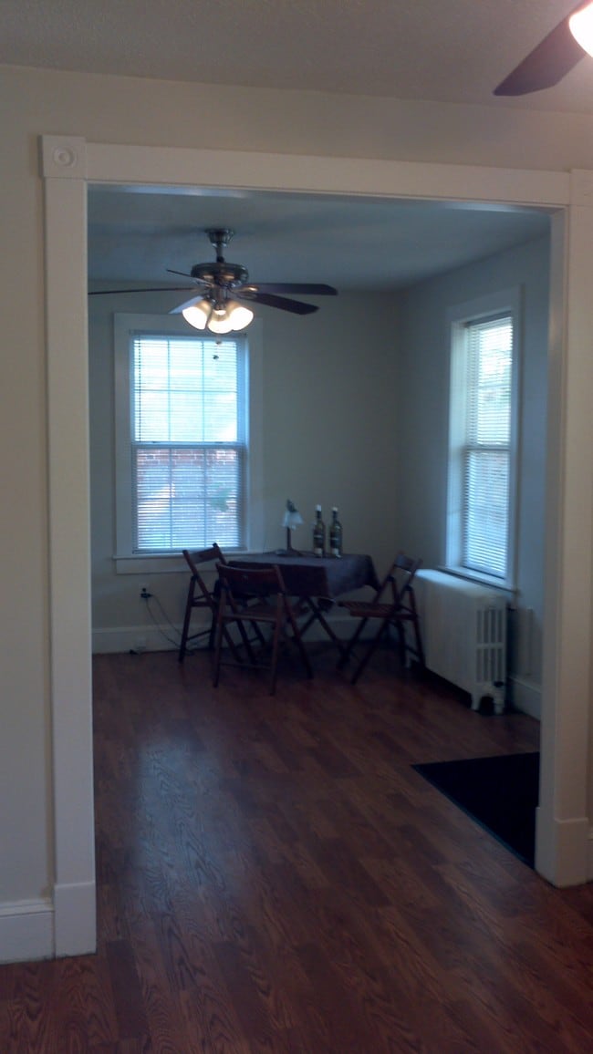 DININGROOM - 5022 Quebec St