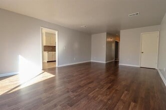 Building Photo - 5725 Townhouse Ln