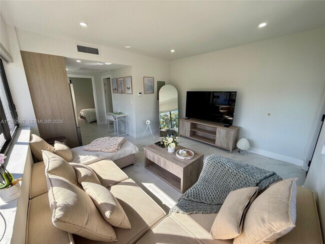 Building Photo - 944 Jefferson Ave