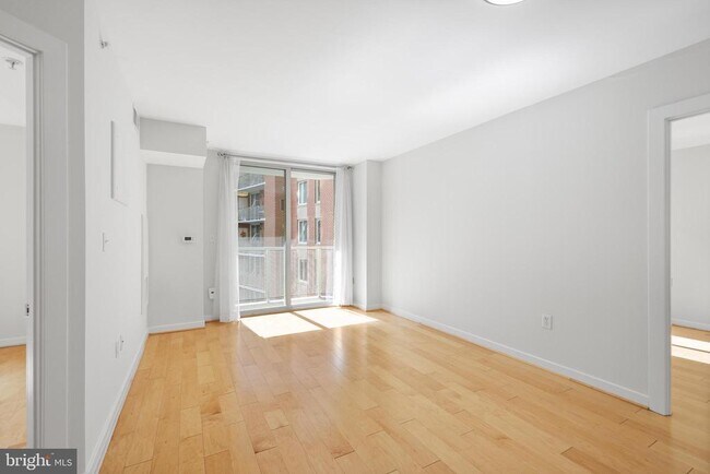 Foto del edificio - 1000 New Jersey Ave SE