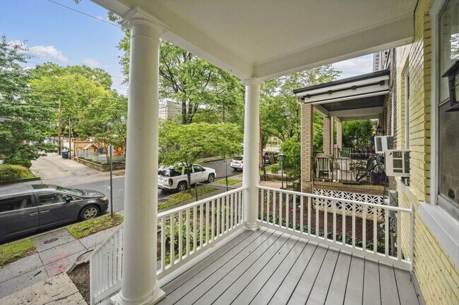 Building Photo - Available Now! 3 bed 2.0 Bath / 13 minute ...