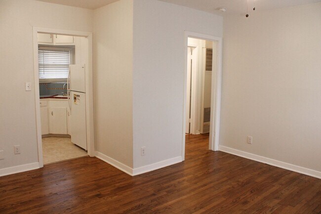 Foto del edificio - 2825 W Woodlawn Ave