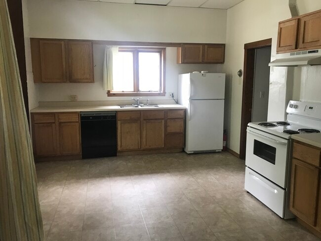 Building Photo - 323 3rd Ave