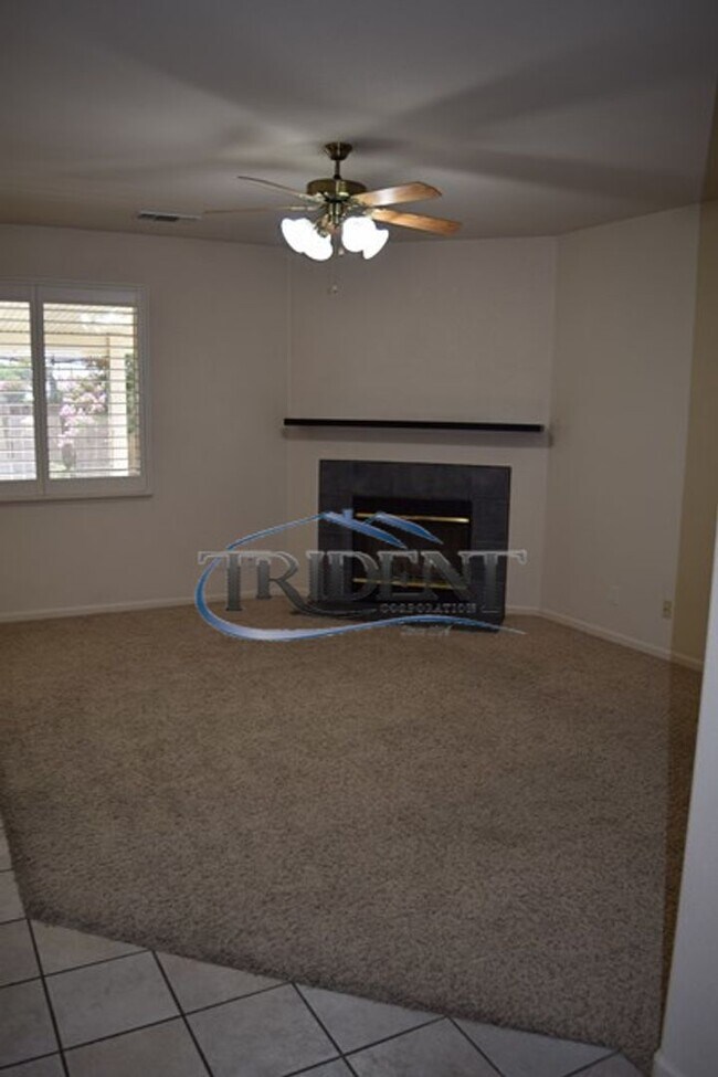 Building Photo - 4 bedroom, 3 bath house with den/office