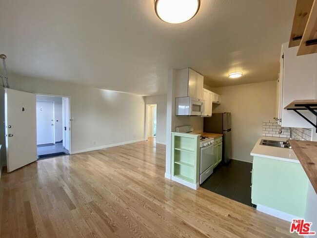 Foto del edificio - 722 Westbourne Dr