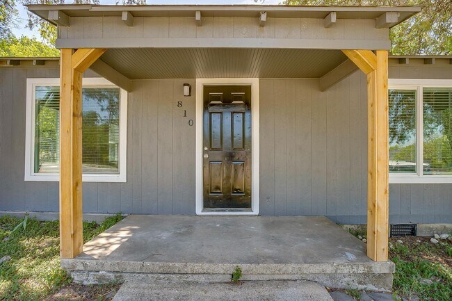 Foto del edificio - Amazing Remodeled 2 Bed, 1 Bath Ready tor ...