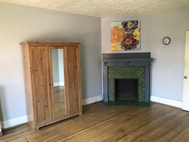 main living space - 632 W Forest Ave
