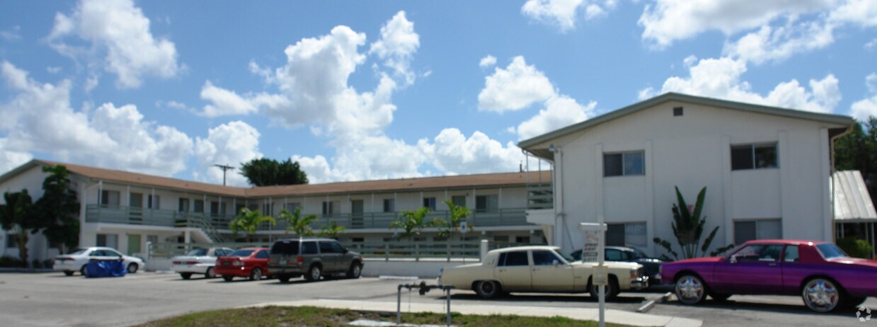 Primary Photo - 2909 Broadway