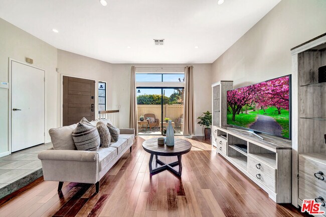 Foto del edificio - 22525 Sherman Way