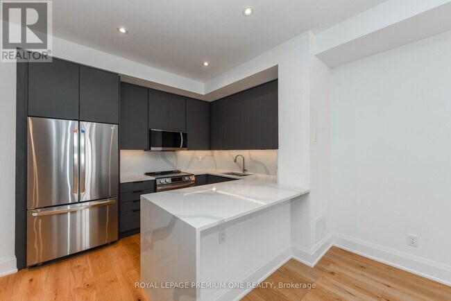 Building Photo - 35 Lunar Cres