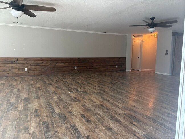 Foto del edificio - 8139 Winfield Dr