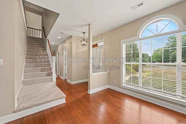 Foto del edificio - 9201 Hanworth Trace Dr