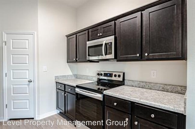 Building Photo - 3 br, 2 bath House - 3915 Langley Avenue