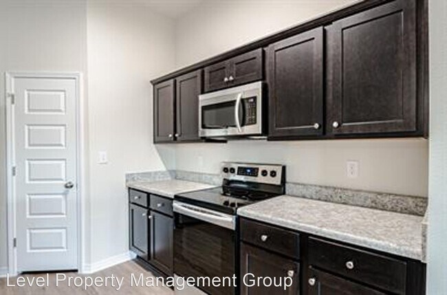 Foto del edificio - 3 br, 2 bath House - 3915 Langley Avenue