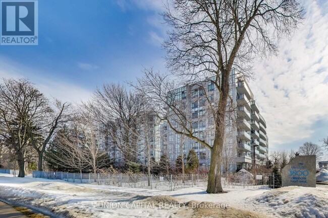 Photo du bâtiment - 3500-3500 Lakeshore Rd W