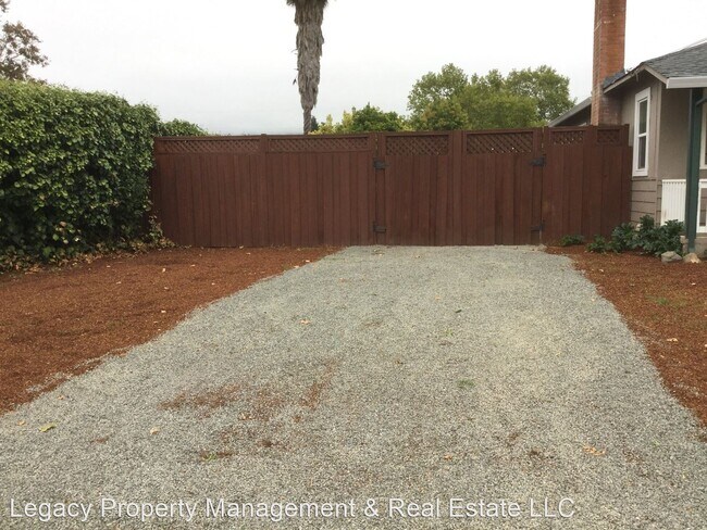 Foto del edificio - 3 br, 1 bath House - 75 Allen Ave