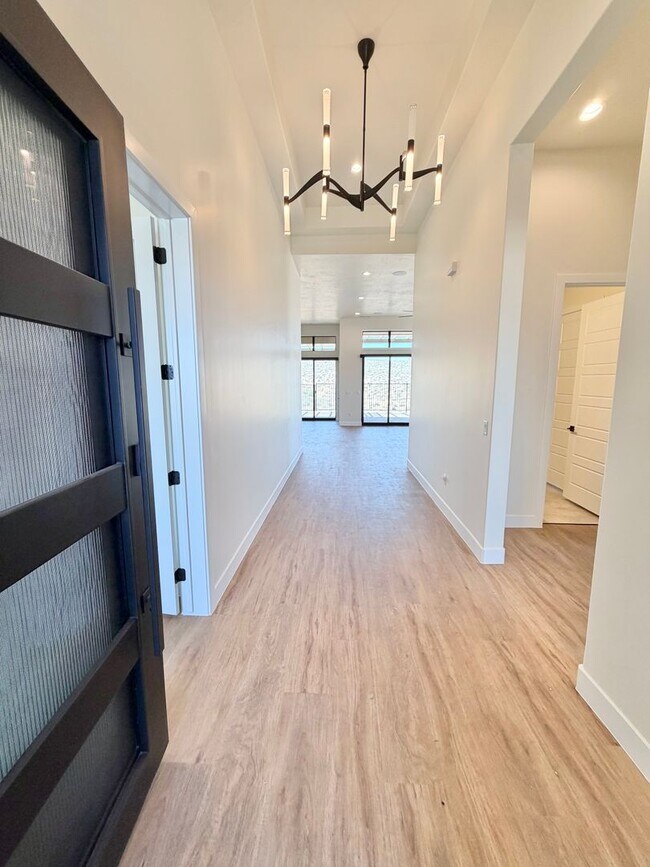 Foto del edificio - Beautiful Single-Level Home with Trail Access & Stunning Views!!! Pet Friendly!
