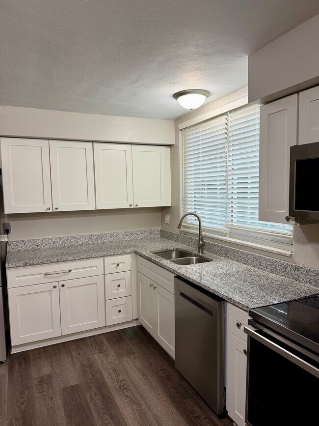 Foto del edificio - 24 Tower Hill Ct