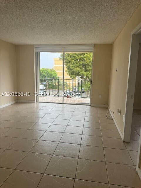 Building Photo - 9310 Fontainebleau Blvd