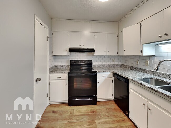 Building Photo - 808 E Spring St