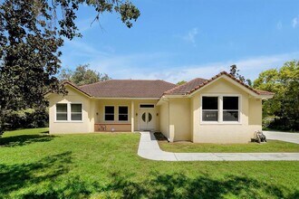 Building Photo - 220 E Bahama Rd