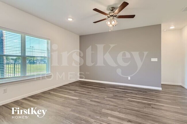 Foto del edificio - 7352 Parkside Pl Dr