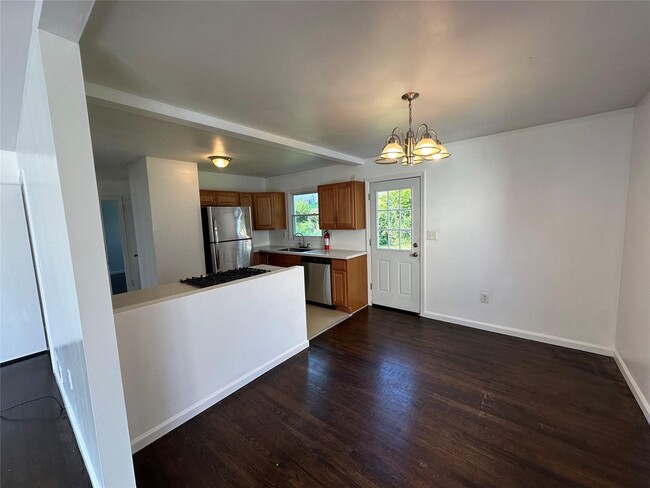 Building Photo - 83 Larter Ave