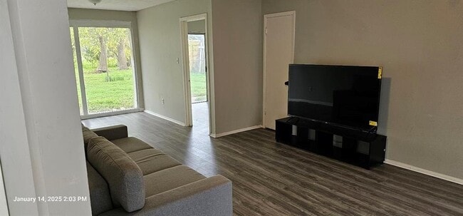 Building Photo - 8914 Amblewood Dr