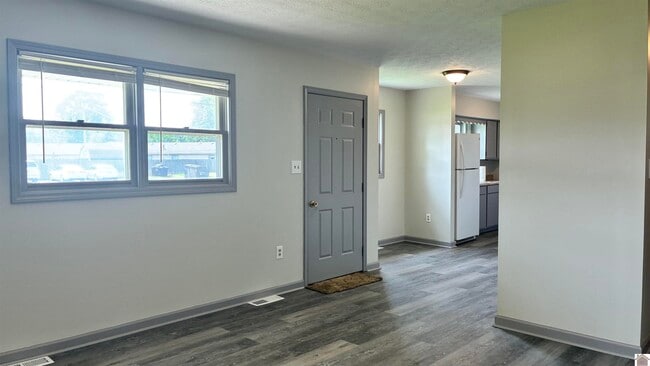 Building Photo - 600 Cruse Ave