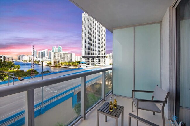 Foto del edificio - 2602 E Hallandale Beach Blvd