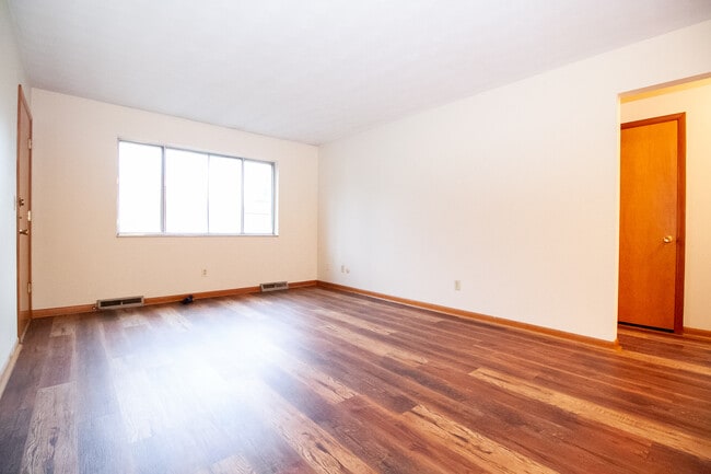 Building Photo - 3036 Carskaddon Ave