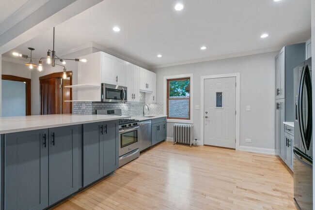 Building Photo - 3400 N Kildare Ave