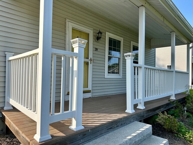 Building Photo - 39 Merganser St