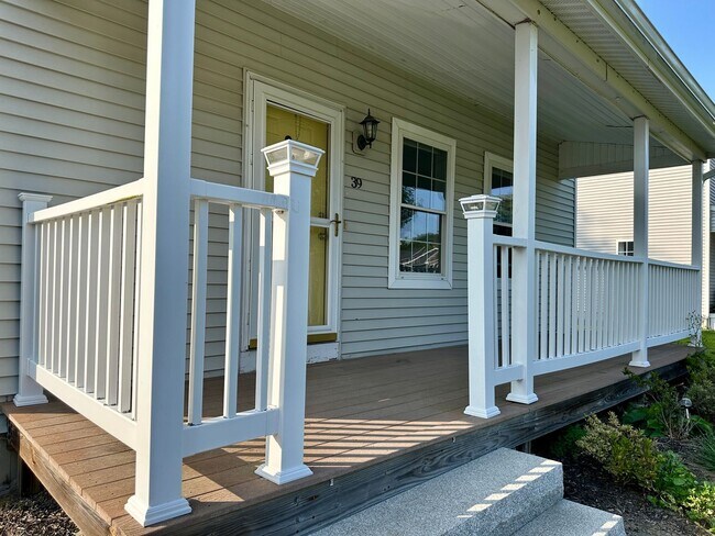 Building Photo - Like New 3BR Colonial For Rent