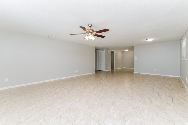 Foto del edificio - 516 Firefly Ln