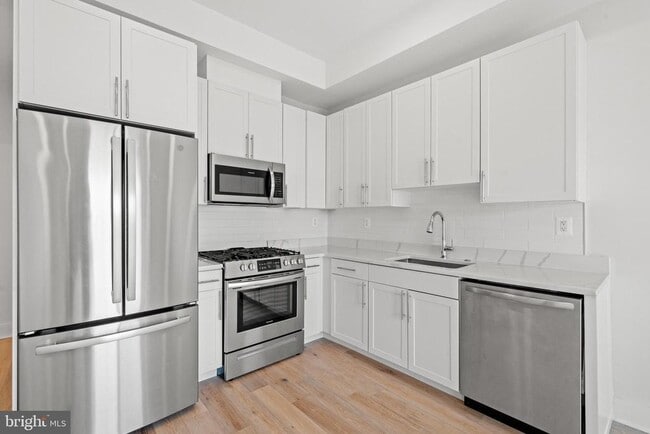 Building Photo - 1130 Penn St NE