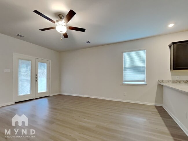 Foto del edificio - 15480 Maple Ter Dr