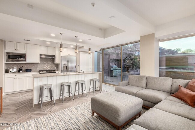 Foto del edificio - 7161 E Rancho Vista Dr