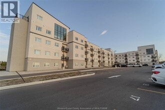 Building Photo - 1900 6th Conc