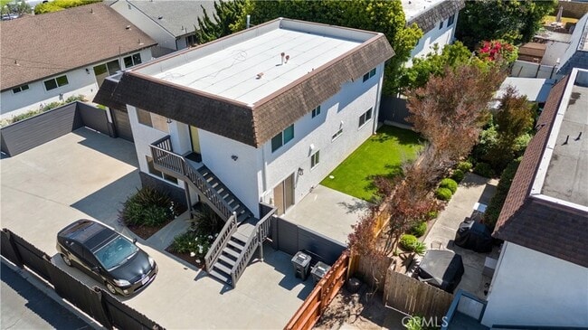 Building Photo - 2049 Tustin Ave